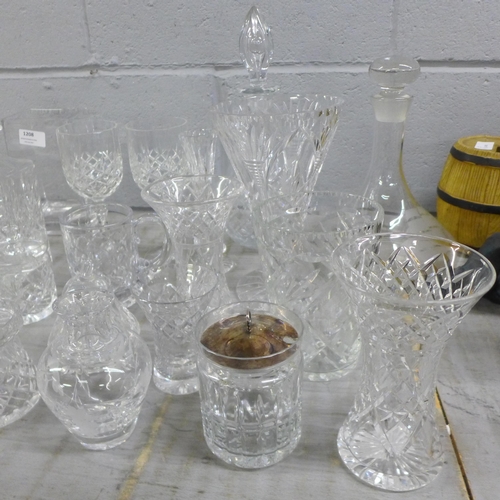 1208 - A collection of assorted crystal cut glassware, decanters, etc. **PLEASE NOTE THIS LOT IS NOT ELIGIB... 