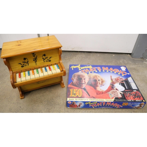 1231 - A Paul Daniels 'That's Magic' game and a toy piano **PLEASE NOTE THIS LOT IS NOT ELIGIBLE FOR IN-HOU... 