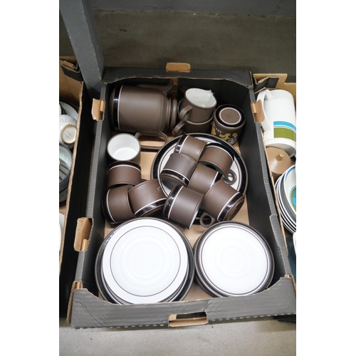 1234 - Three boxes of retro tea and dinnerwares **PLEASE NOTE THIS LOT IS NOT ELIGIBLE FOR IN-HOUSE POSTING... 