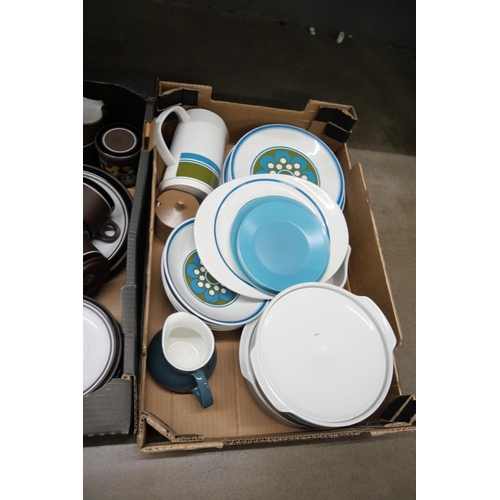 1234 - Three boxes of retro tea and dinnerwares **PLEASE NOTE THIS LOT IS NOT ELIGIBLE FOR IN-HOUSE POSTING... 