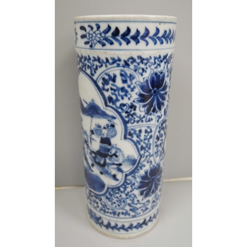 613 - A Chinese porcelain blue and white cylindrical vase, decorated with warriors on horseback, 19.5cm