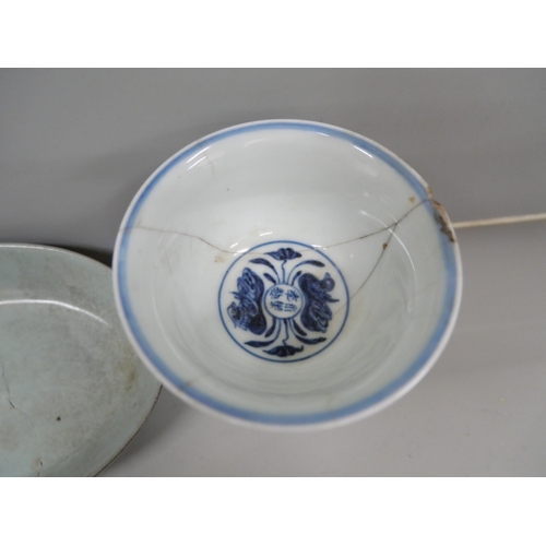 635 - A Chinese Celadon dish, 15cm and a blue and white porcelain vessel, 8cm, both a/f