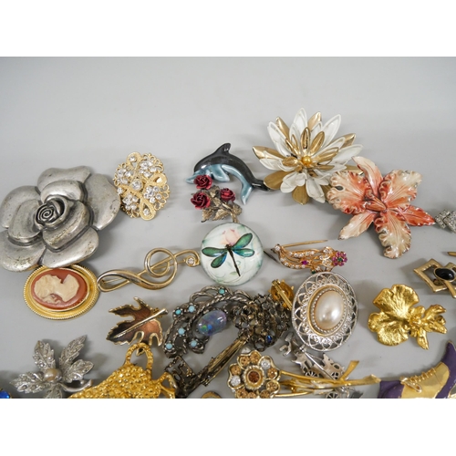 652 - Forty costume brooches