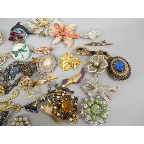 652 - Forty costume brooches