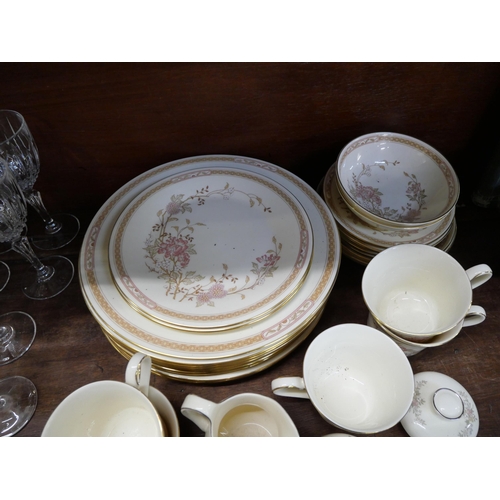 670 - Royal Doulton Lisette Romance Collection dinner and tea wares **PLEASE NOTE THIS LOT IS NOT ELIGIBLE... 