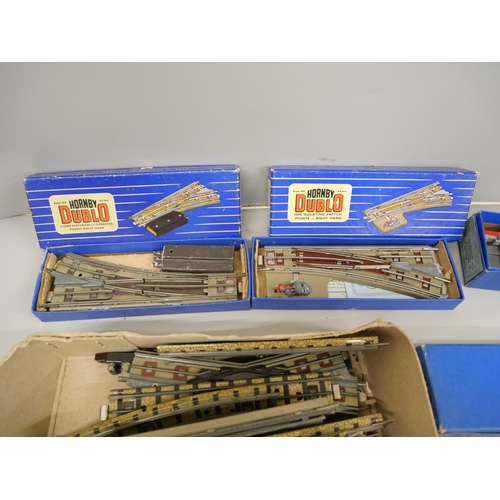 683 - A collection of Hornby Dublo OO gauge model rail points, buffer stops and track, some boxed