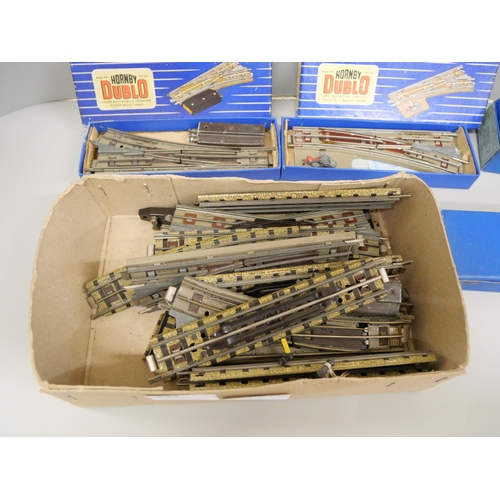 683 - A collection of Hornby Dublo OO gauge model rail points, buffer stops and track, some boxed