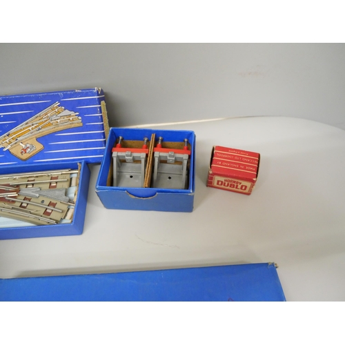 683 - A collection of Hornby Dublo OO gauge model rail points, buffer stops and track, some boxed
