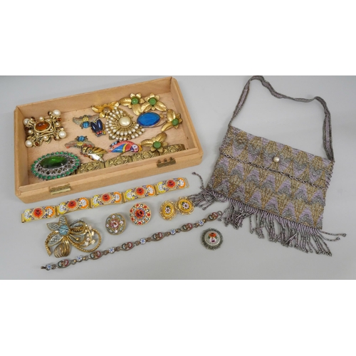 684 - A tray of Art Deco costume jewellery