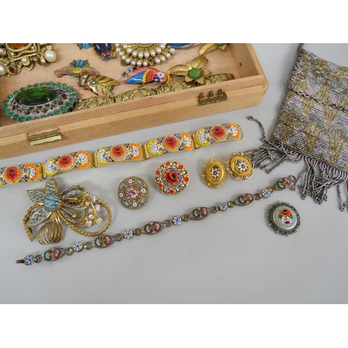684 - A tray of Art Deco costume jewellery