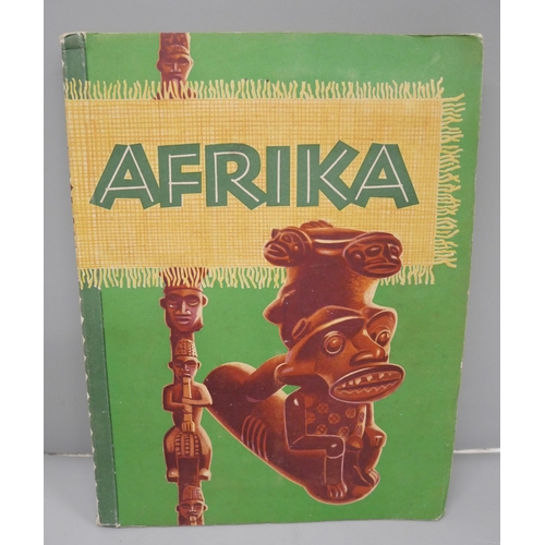 692 - A 1950s Afrika trade card album