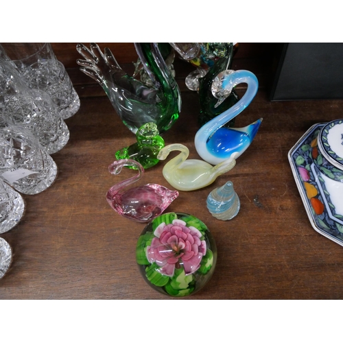 702 - A collection of glass models of birds, swans, etc. and paperweights (10) **PLEASE NOTE THIS LOT IS N... 