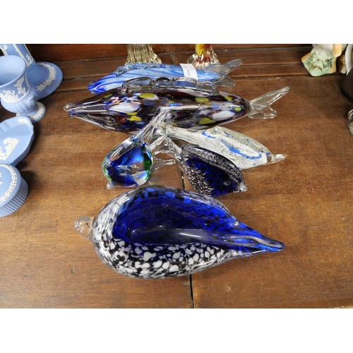 706 - Seven glass models of fish and a shell **PLEASE NOTE THIS LOT IS NOT ELIGIBLE FOR IN-HOUSE POSTING A... 