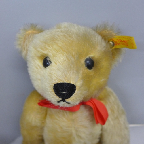 775 - Two Steiff teddy bears, 34cm and 35cm