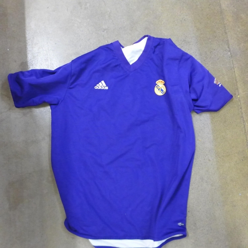 779 - Football shirts and t-shirts selection including Leicester City, Rapid Vienna, Real Madrid, etc.