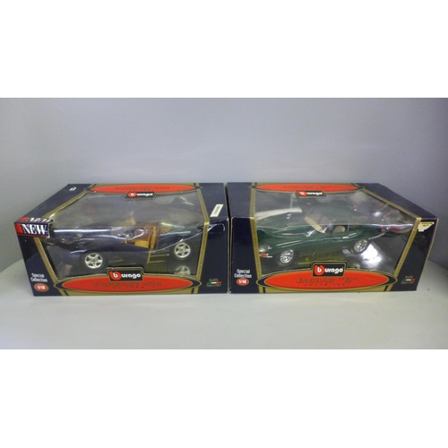 789 - A collection of 1/18 scale model vehicles, Maisto and Burago, including Jaguar E type, other model v... 