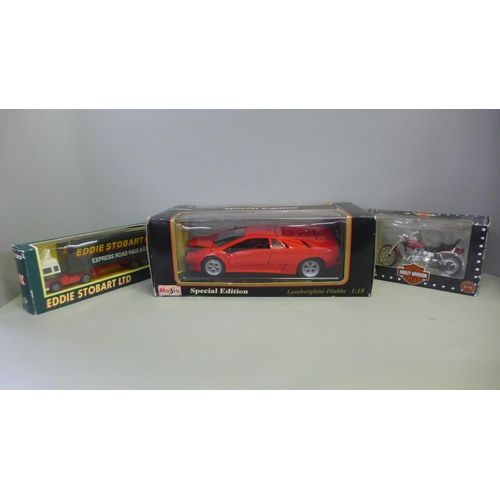 789 - A collection of 1/18 scale model vehicles, Maisto and Burago, including Jaguar E type, other model v... 