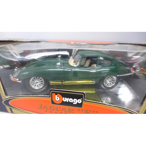 789 - A collection of 1/18 scale model vehicles, Maisto and Burago, including Jaguar E type, other model v... 