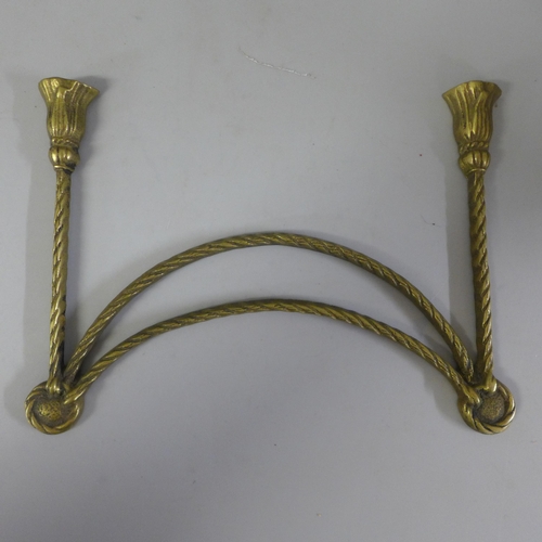 797 - A pair of brass bath taps and a pair of brass door handles and trim