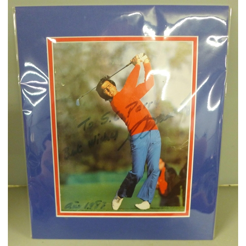 810 - A Seve Ballesteros signed golf photograph