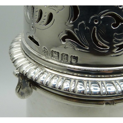 848 - A silver shaker, London 1903, 404g