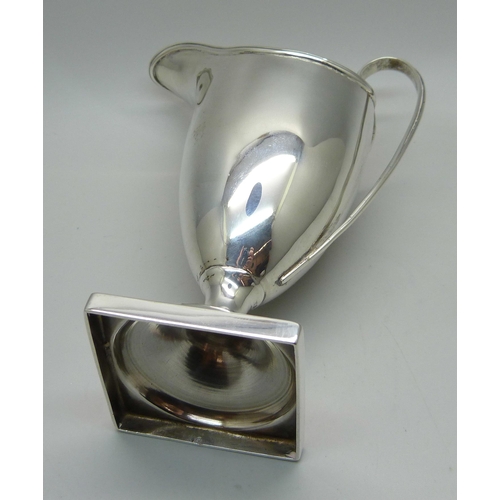 851 - A silver jug, 113g
