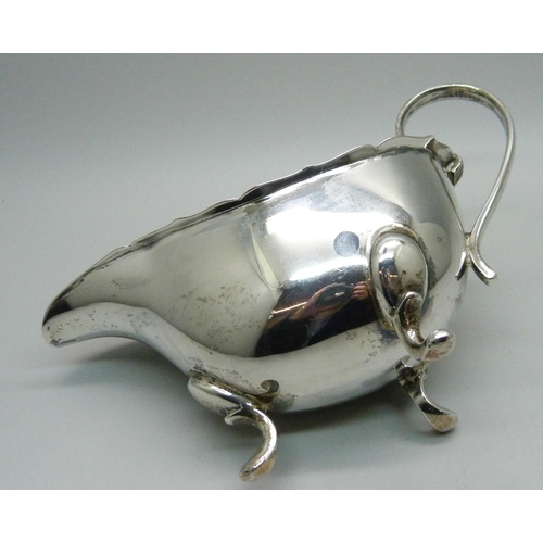 852 - A silver jug, Birmingham 1932, 95g