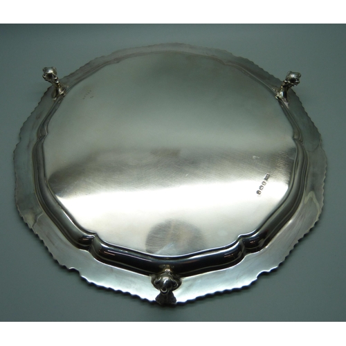 855 - A silver tray, Mappin & Webb, Sheffield 1968, 800g, 26cm