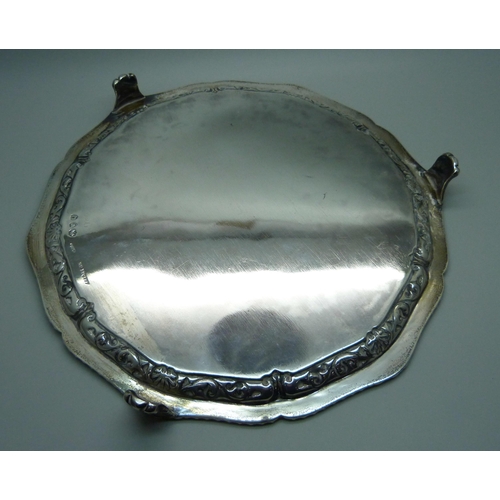 856 - A Victorian silver tray, London 1891, Josiah Williams & Co., 548g, 25cm