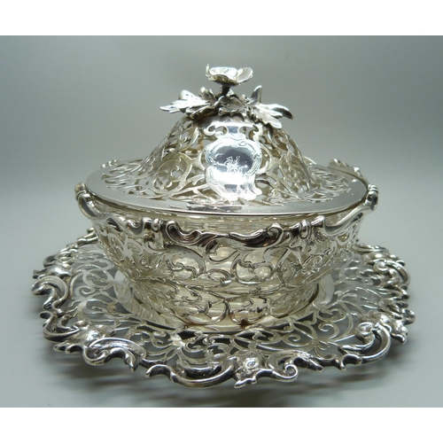 859 - A pierced silver basket on a stand with lid and a glass liner, London 1839, Charles Fox II, 665g, ba... 