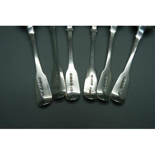 883 - Six silver spoons (4+2), 250g