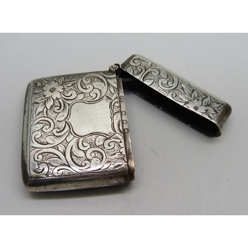 902 - A late Victorian silver vesta case