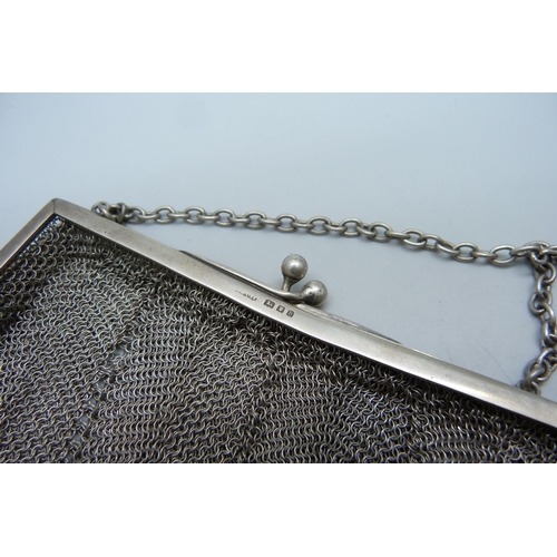 903 - An Edwardian silver mesh handbag, Birmingham 1907, a/f