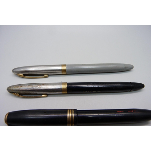 910 - Four pens; Conway Stewart Dinkie 550 with marbled cap and barrel and 14ct gold nib, a Conway Stewart... 