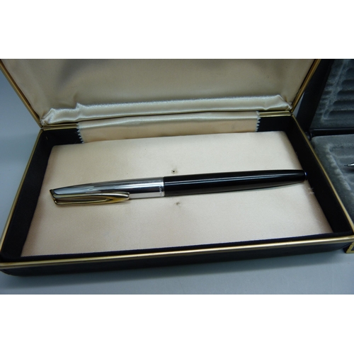 917 - A Parker 45 pen set and a vintage Waterman's pen with 14k gold nib, both boxed