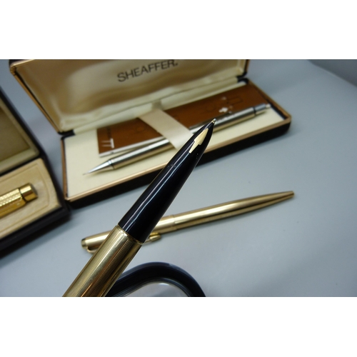 922 - A gold plated Sheaffer pen with 14ct gold nib, cased, two plated Parker pens and other pens