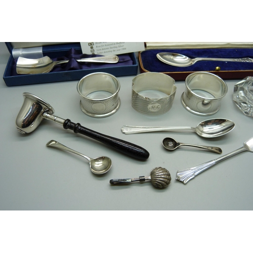 929 - A collection of silver items including napkin rings and spoons, 150g