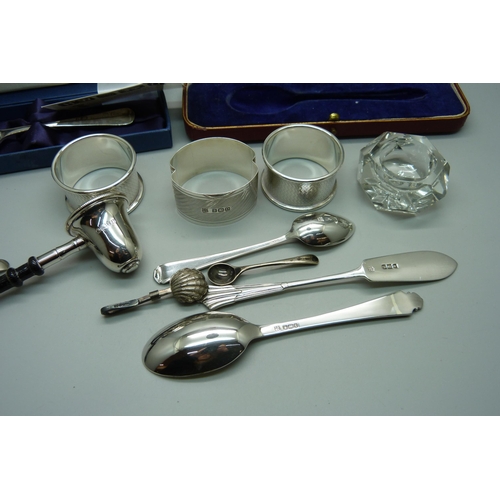 929 - A collection of silver items including napkin rings and spoons, 150g