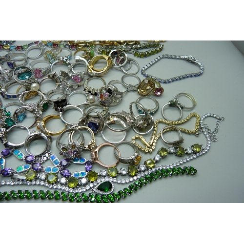 942 - A collection of costume jewellery including approximately 150 rings