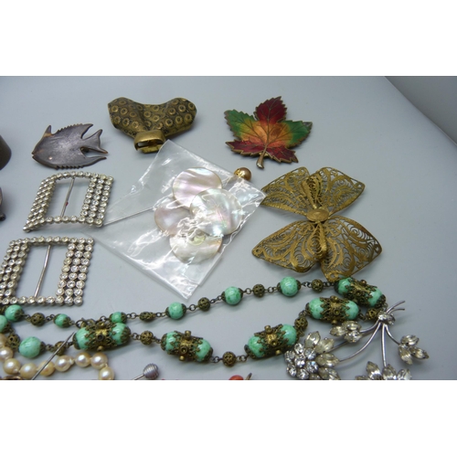 944 - Vintage jewellery, hat pins, brooches, rings, etc.