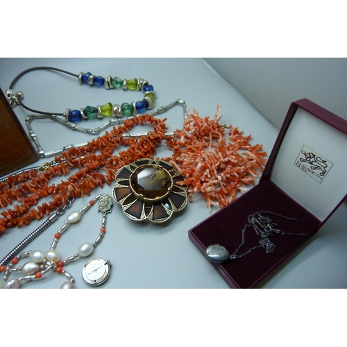 951 - Costume jewellery in a polished wood box