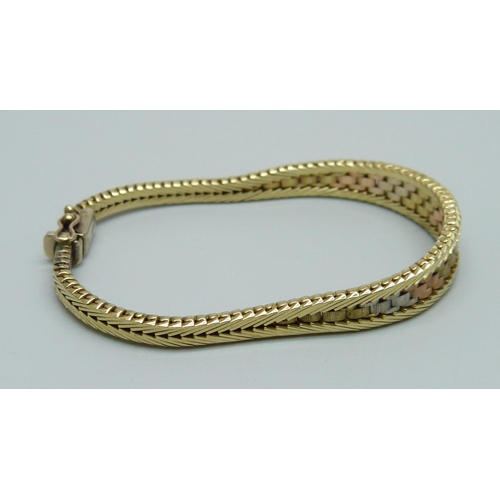 979 - A 9ct gold three tone bracelet, 13.1g