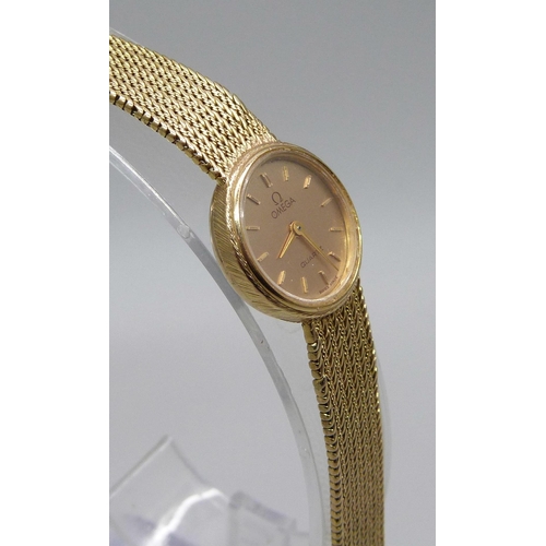 981 - A 9ct gold lady's Omega quartz wristwatch with a 9ct gold integrated strap, 22.9g