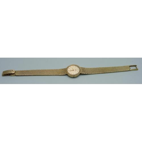 981 - A 9ct gold lady's Omega quartz wristwatch with a 9ct gold integrated strap, 22.9g