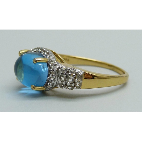 982 - A silver gilt blue cabochon and white stone ring, S