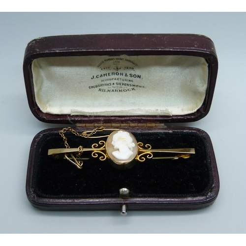 990 - A 9ct gold bar brooch set with a cameo, with metal pin, 4.3g