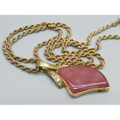 992 - A 9ct gold red quartz set pendant on a 9ct gold rope chain, 24g