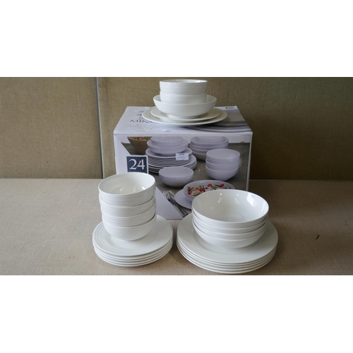 3058 - Mikasa Porcelain 'Swirl' Dinnerware (323-250) *This lot is subject to VAT