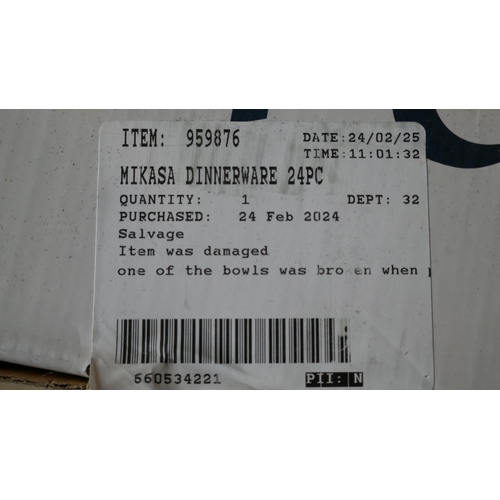 3058 - Mikasa Porcelain 'Swirl' Dinnerware (323-250) *This lot is subject to VAT
