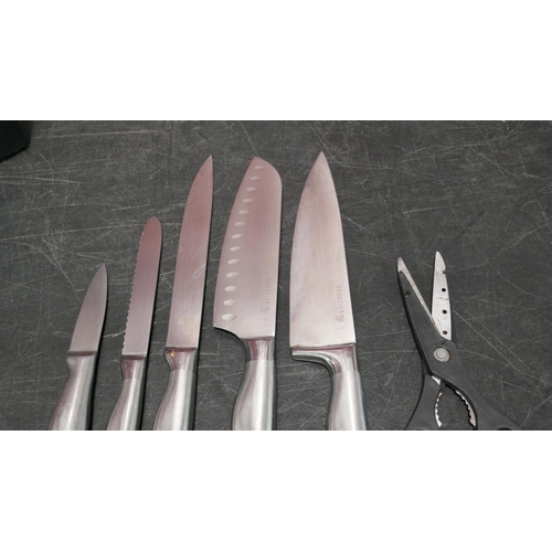 3085 - Sabatier Knives and Block - Incomplete (323-148) *This lot is subject to VAT